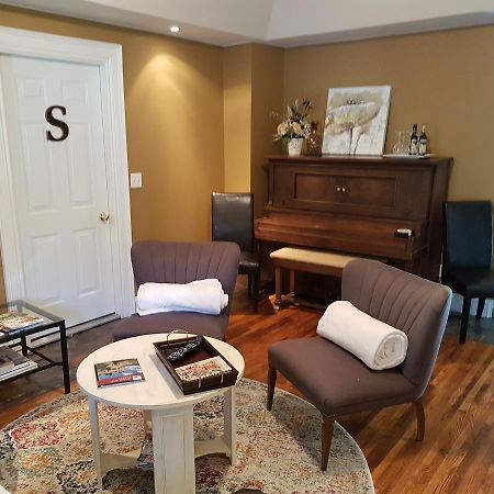 Hellemsfield Inn & Bed And Breakfast Kingsville Экстерьер фото