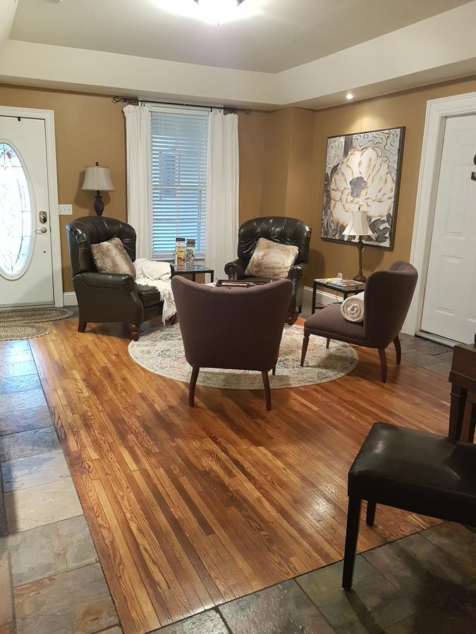 Hellemsfield Inn & Bed And Breakfast Kingsville Экстерьер фото
