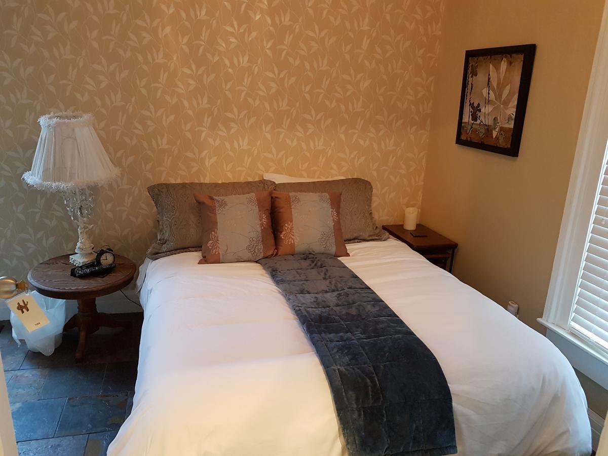 Hellemsfield Inn & Bed And Breakfast Kingsville Экстерьер фото